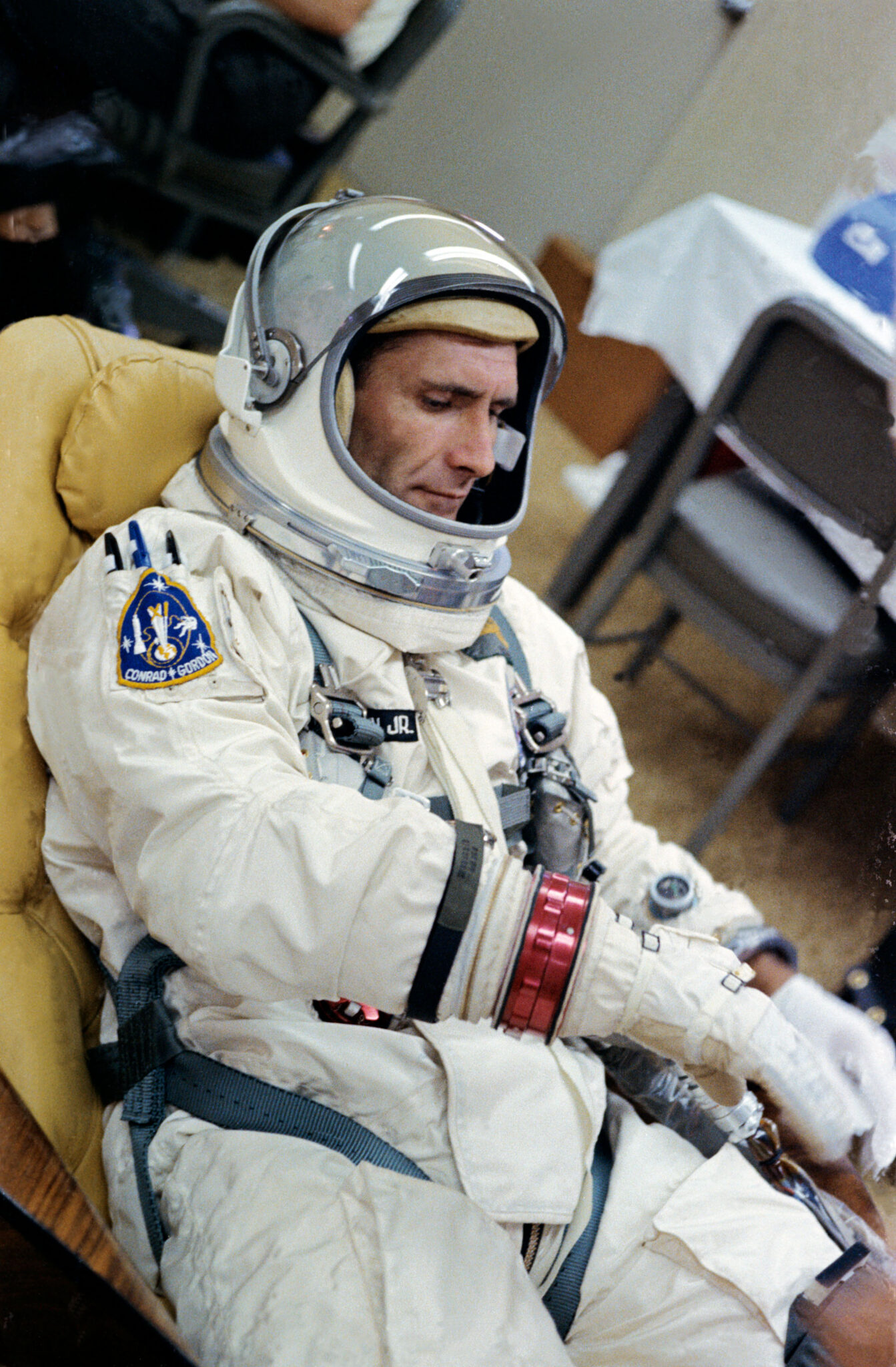 Gemini XI suit-up